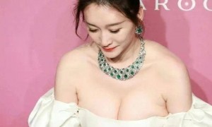 扛不住啊扛不住，李小冉，身材也太饱满有料了！