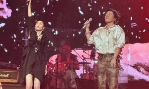 郑钧演唱会女儿为他和声，长得漂亮台风像爸爸，26岁改新名曝光